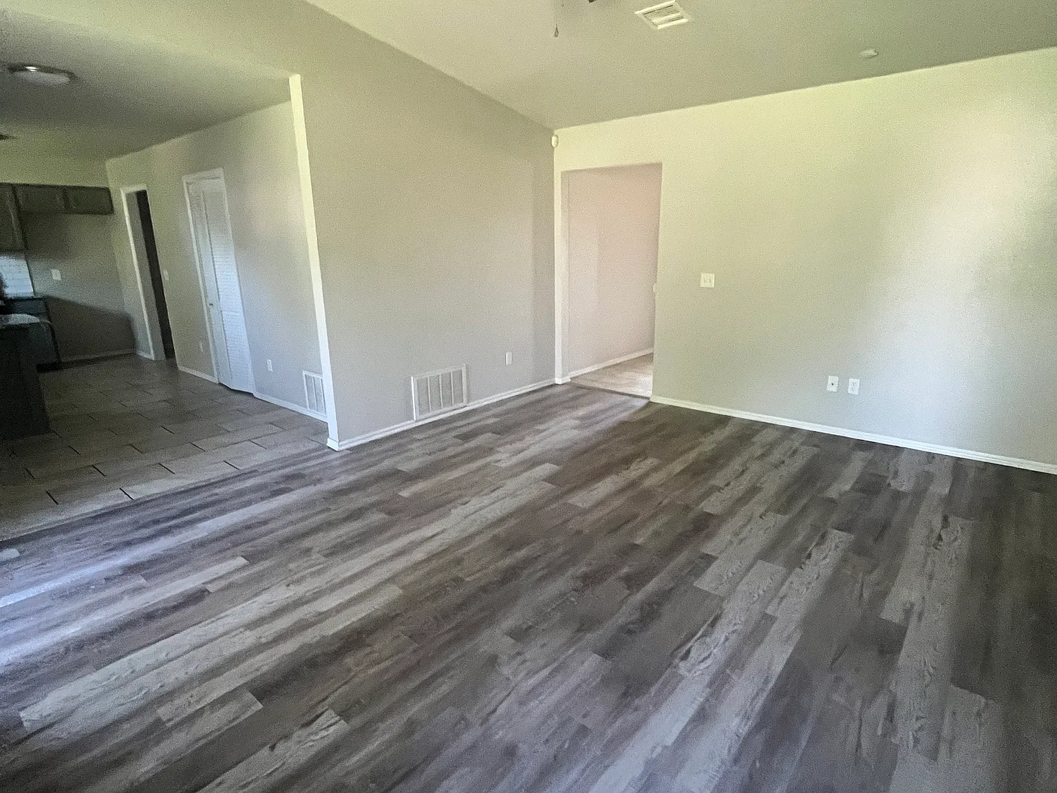 3 bed, 1.5 bath, 1140 sqft, $1,375 — Photo 3