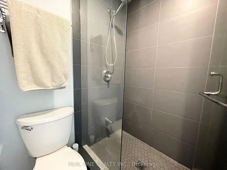 290 Westcourt Pl — Photo 24