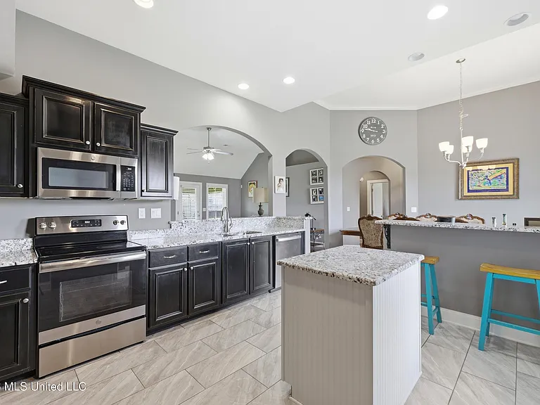 5353 Keating Dr — Photo 8