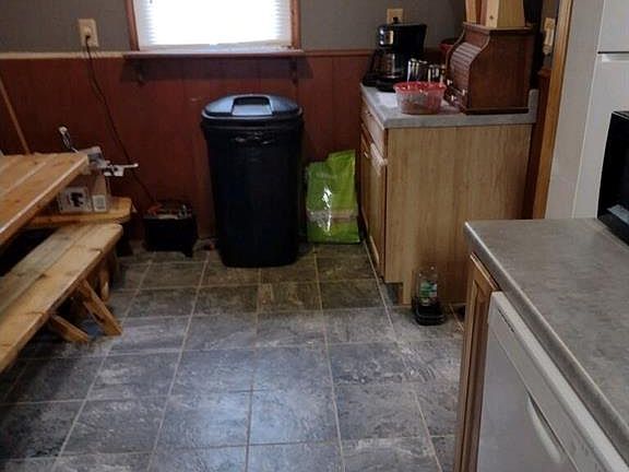 3rd image of 805 N Beaver St