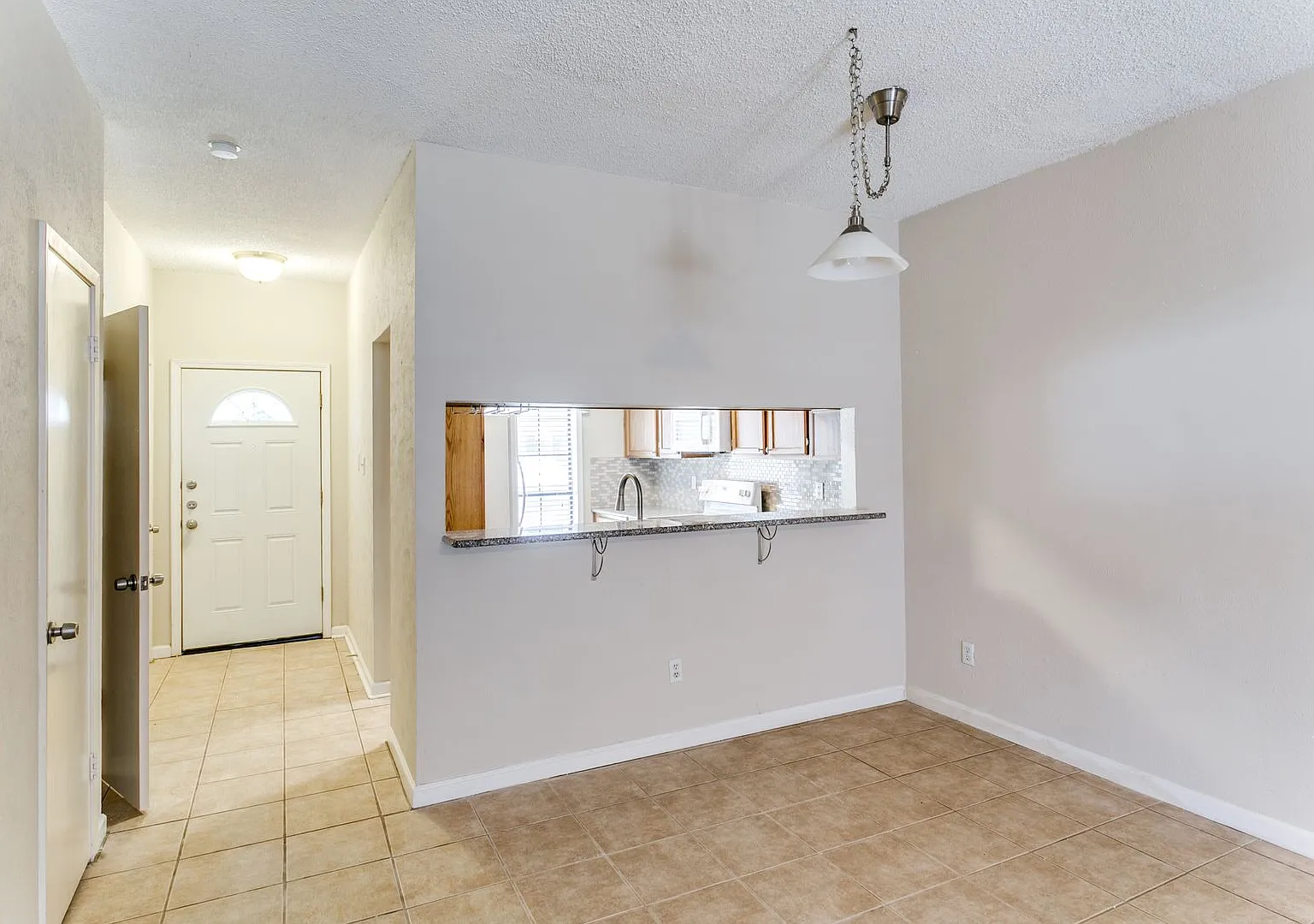 Charming 2-Bedroom Condo in Coppell! — Photo 2