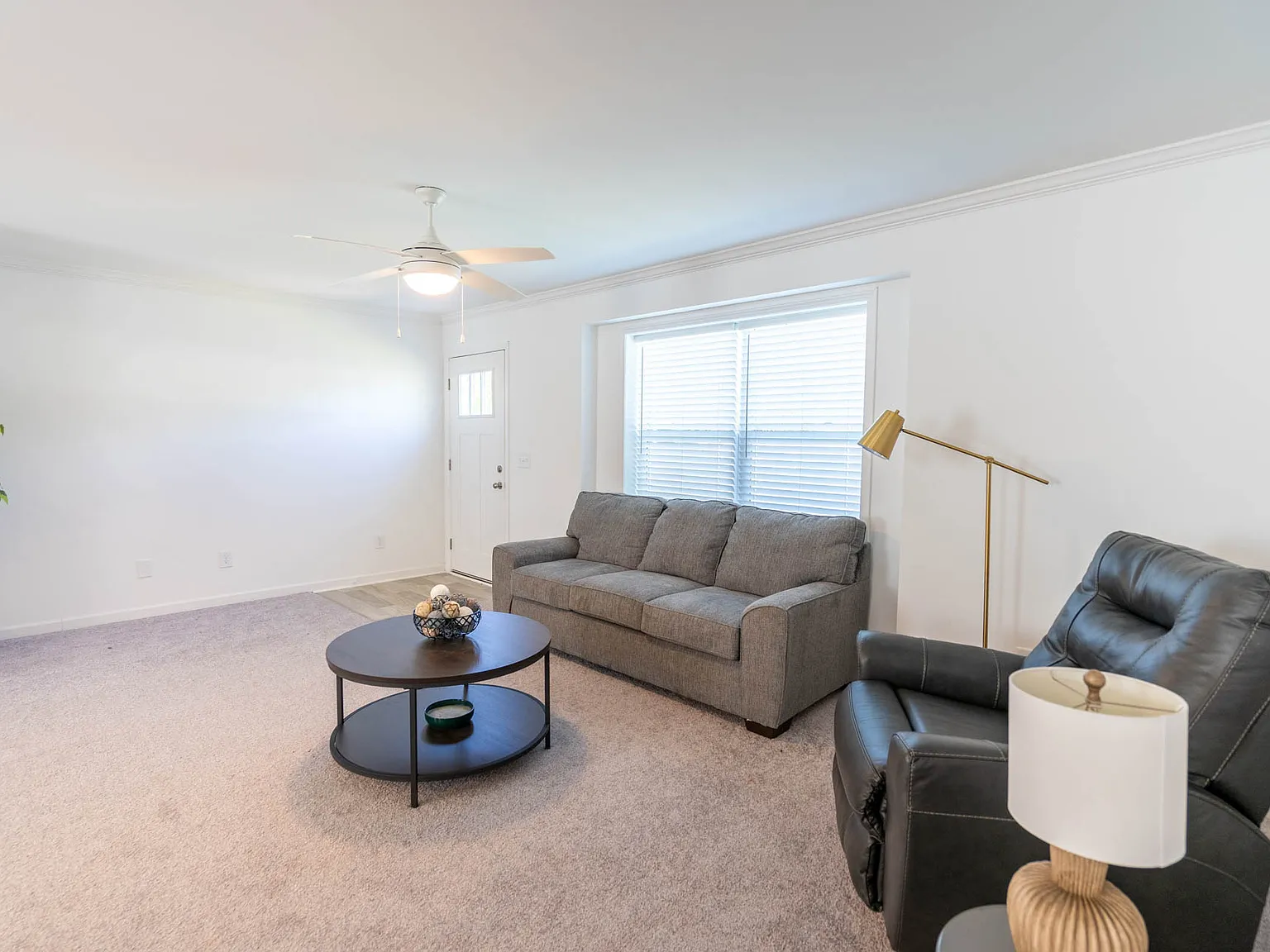 3 bed, 1400 sqft, $1,700 — Photo 2