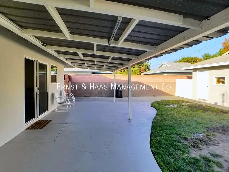 3080 Palo Verde Ave — Photo 25
