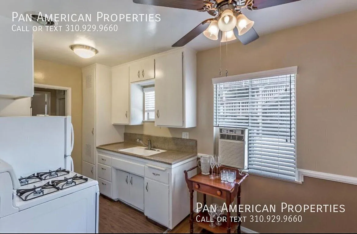 335 S Los Robles Ave — Photo 2