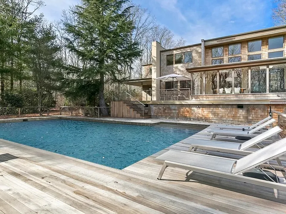 12 Coultes Ln