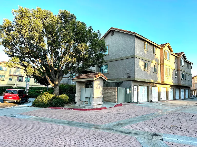 1524 E Spruce St #B — Photo 16