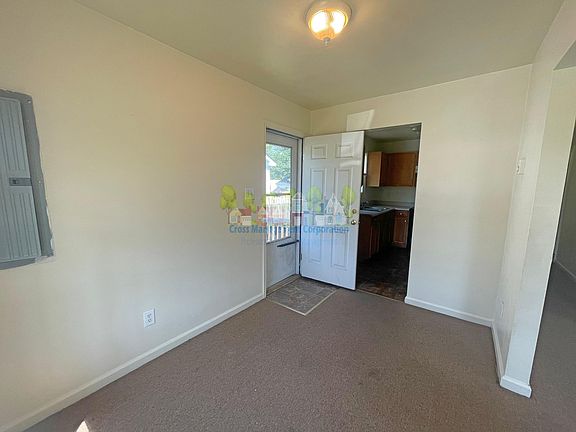 5th image of 402 Webb St