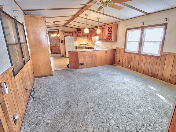 4th image of 556 Central St #43