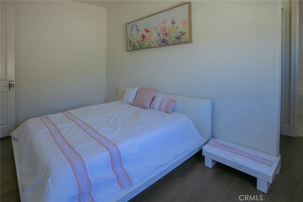 4 bed, 2254 sqft, $4,577 — Photo 4