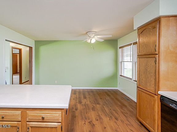 5th image of 305 G St