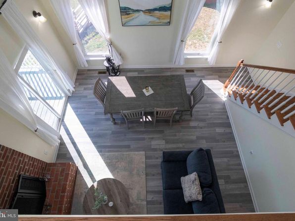32 Old Hollow Rd, Sperryville, VA 22740