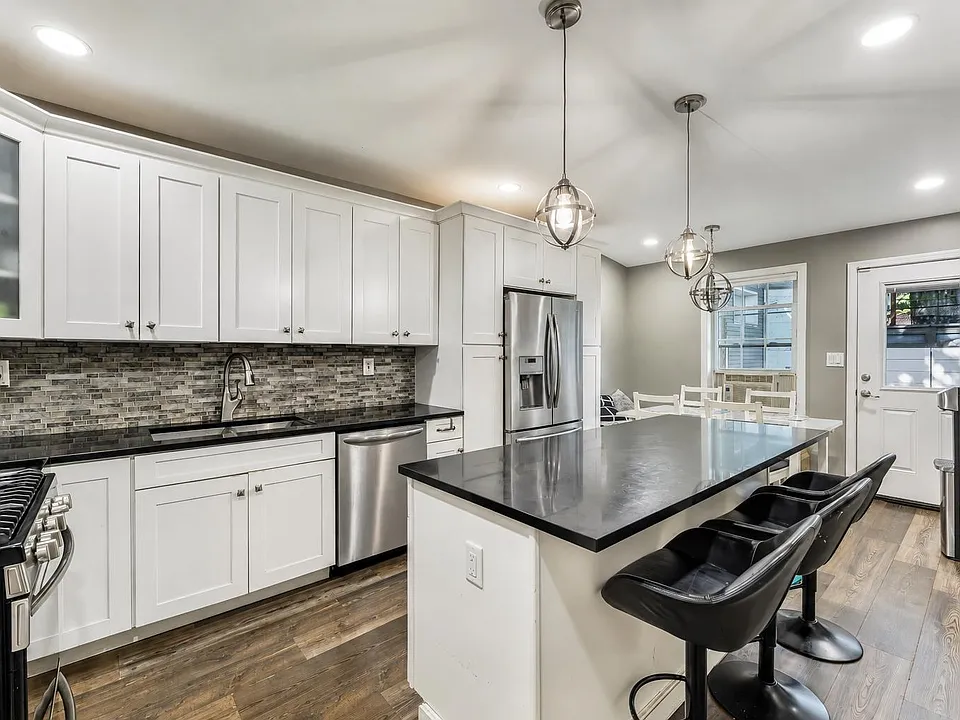 360 Bramhall Ave