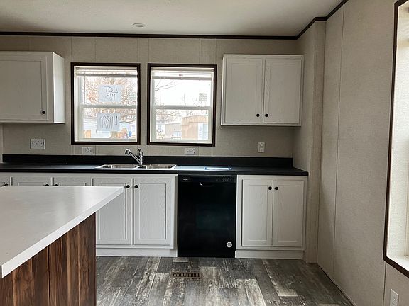 3rd image of 183 Aspen Dr #183