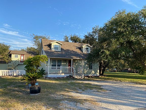 3rd image of 204 Oak St