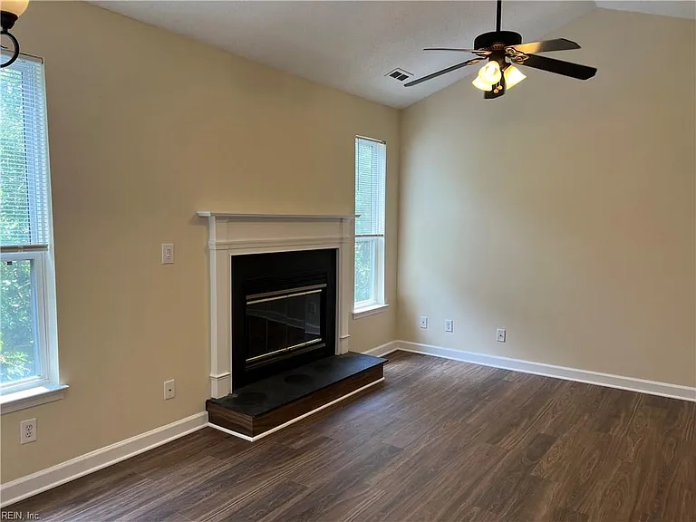 3201 Jade Ct #304 — Photo 5