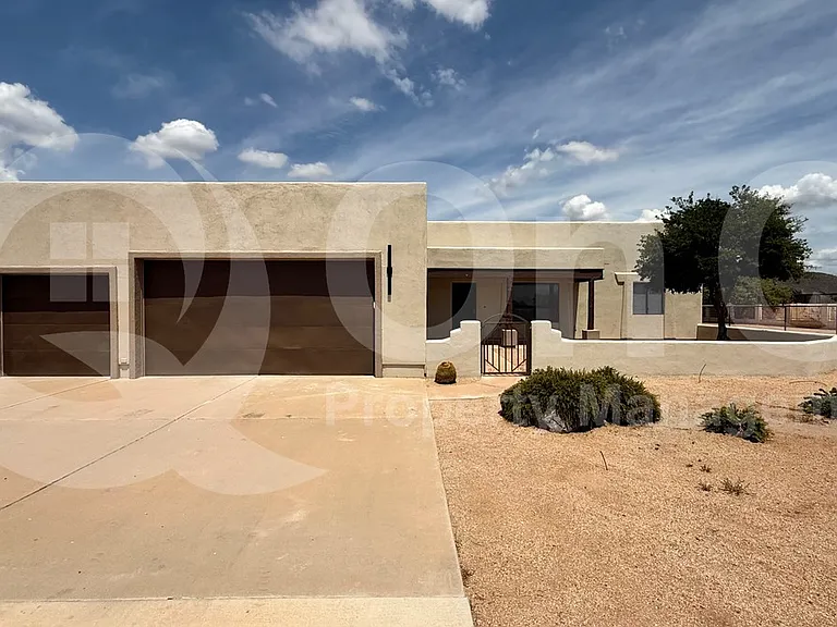 934 E Carlise Rd — Photo 1
