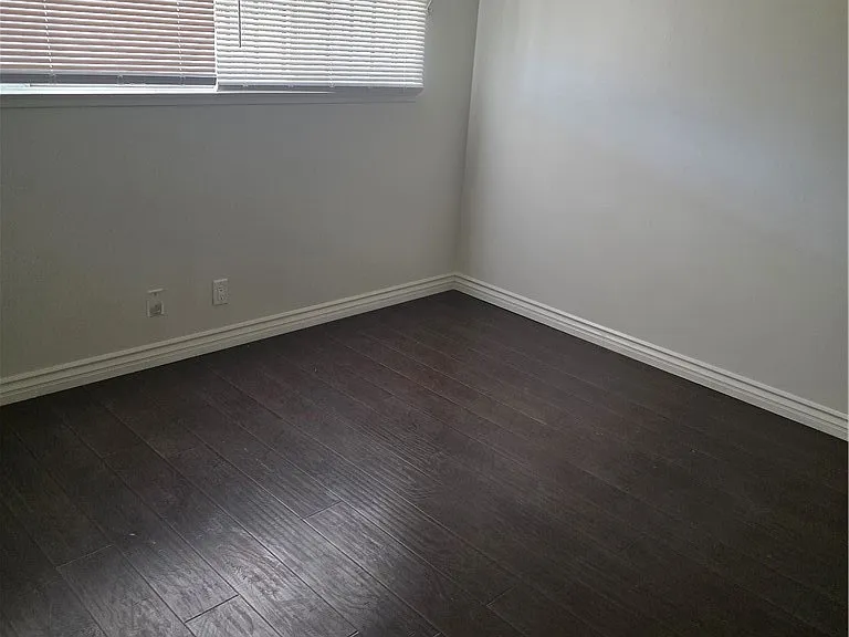 766 E Pillsbury St — Photo 18