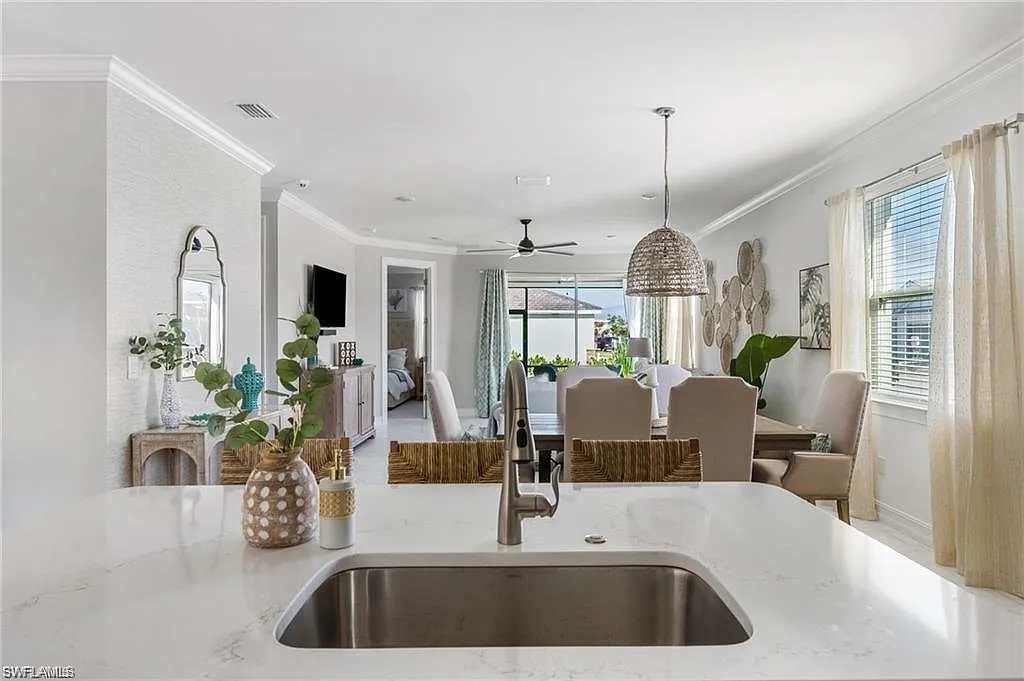 2 bed, 2.0 bath, 1670 sqft, $6,500 — Photo 3