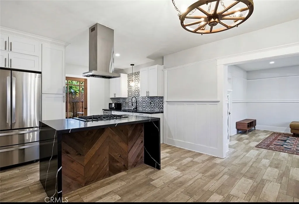 3 bed, 1083 sqft, $4,595 — Photo 4