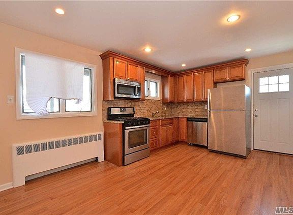 4th image of 1105 Steele Blvd