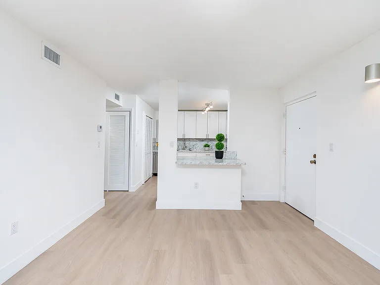 222 Madeira Ave #21 — Photo 6
