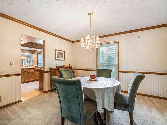 5th image of 484 Olde Mill Dr