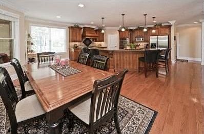 4th image of 5237 Walkercrest Ln