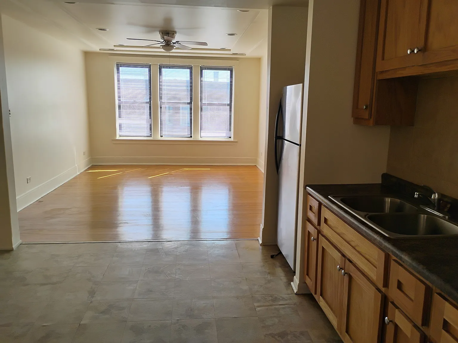 3 bed, 1.5 bath, 1300 sqft, $1,550 — Photo 3