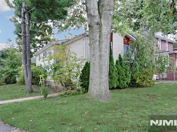 1038 Kingsland Lane, Fort Lee, NJ 07024