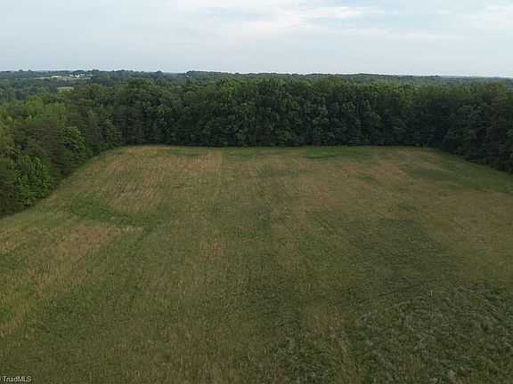 4th image of 690 Goose Pond Rd