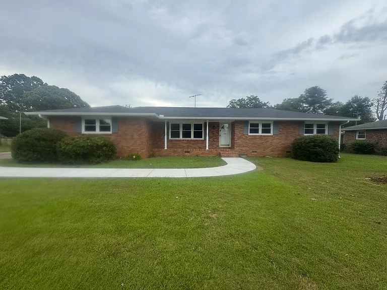 313 Rhodehaven Dr — Photo 1