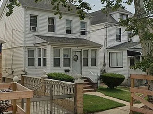 9051 204th St, Hollis, NY 11423