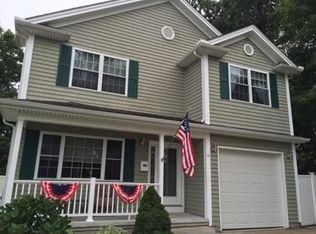 11 Division St, Bristol, RI 02809