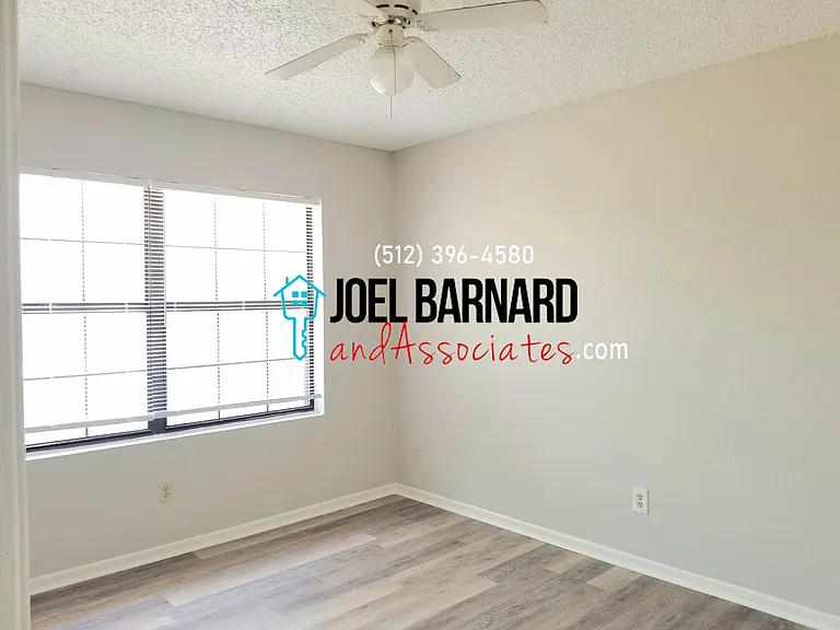 110 Lady Bird Lane — Photo 13