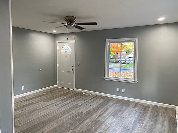 3rd image of 975 Belmont Ave