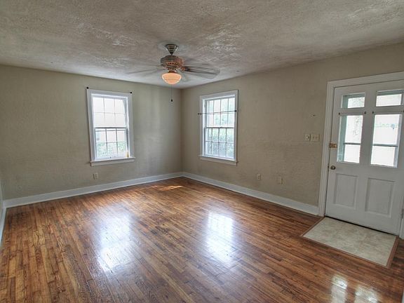 2nd image of 618 W Kingwood Dr