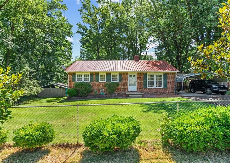 1st image of 504 Greenwood Dr