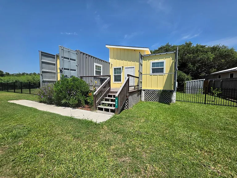 812 Fort Worth St — Photo 1
