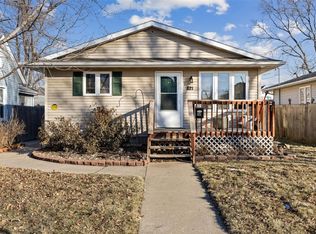 821 10th St SW, Cedar Rapids, IA 52404