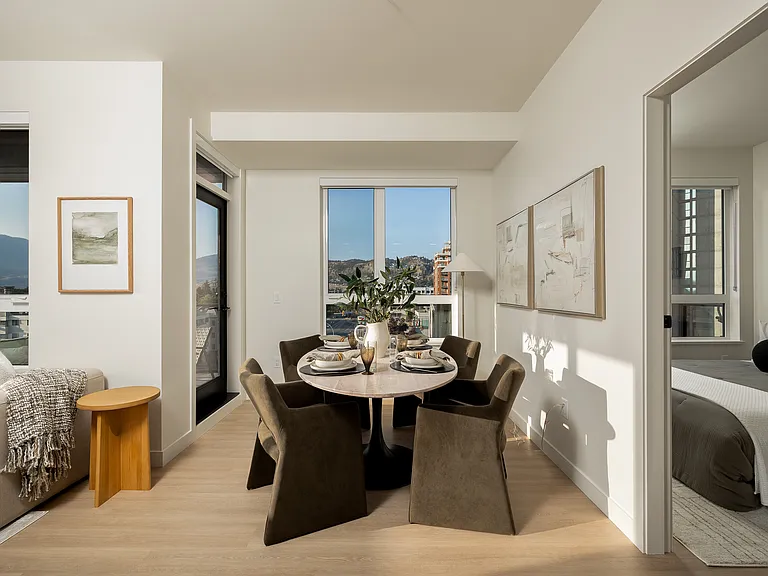 1131 Lawrence Ave — Photo 45