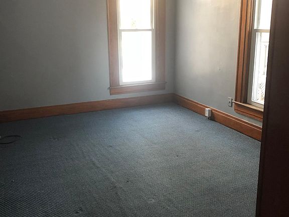 5th image of 119 N Park St