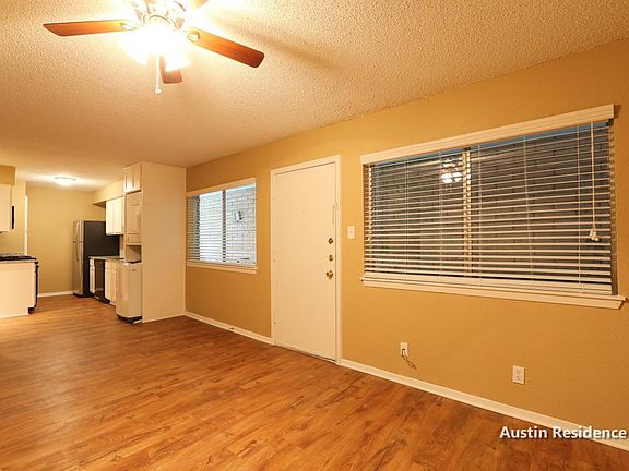 5th image of 2808 Salado St #200