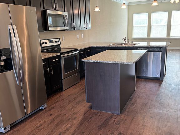 2nd image of 2700 Vine Ct