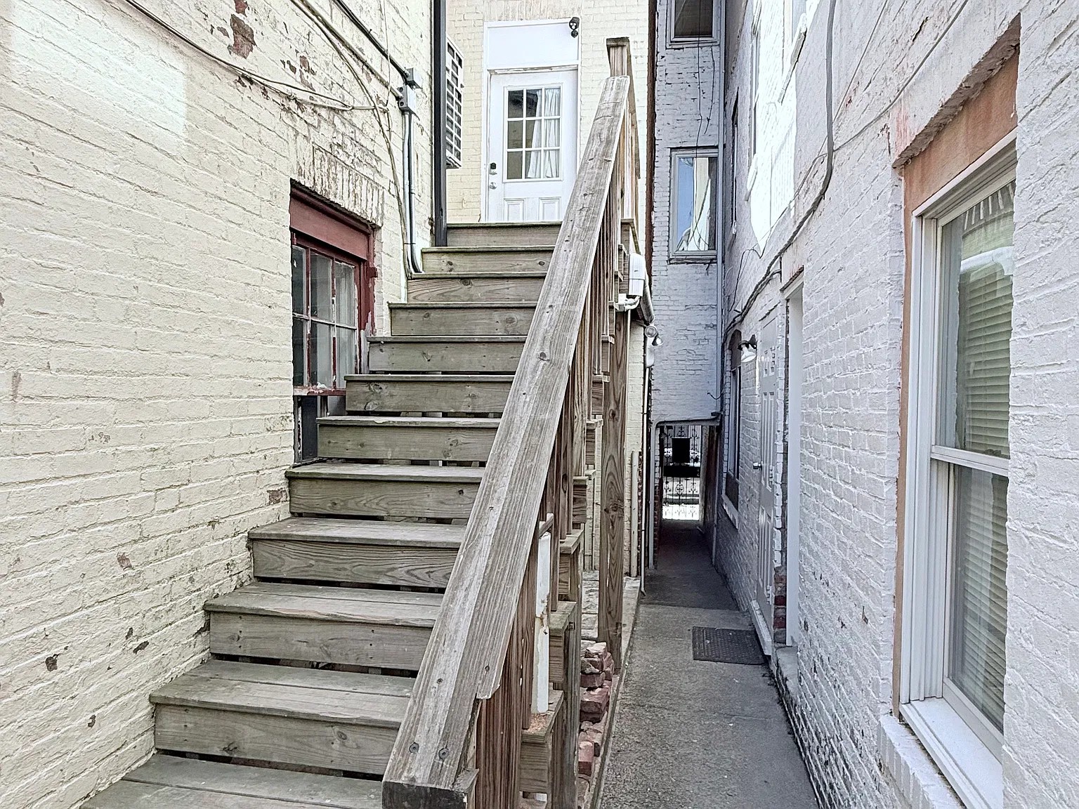 3 bed, 1720 sqft, $3,000 — Photo 3