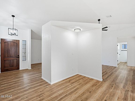 3rd image of 2821 W Darley Woods Dr