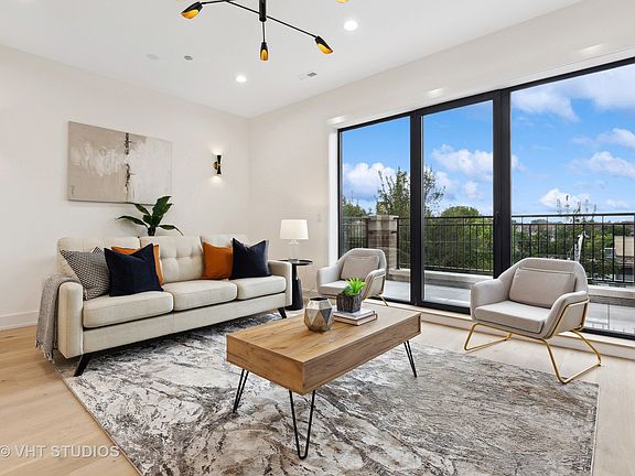 4th image of 1648 W Diversey Pkwy #2E