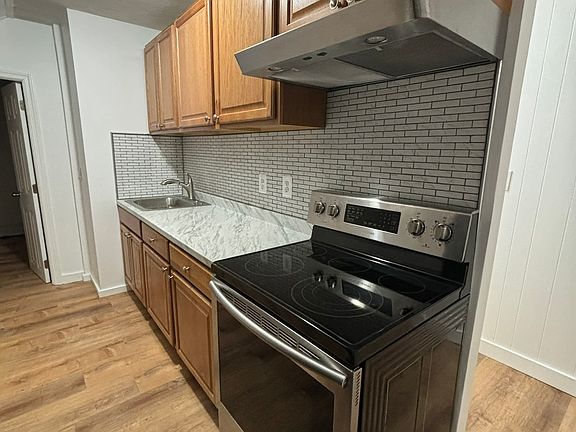 2nd image of 52 Alton St Floor 3