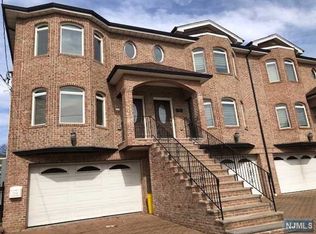 519A Lincoln St #A, Palisades Park, NJ 07650