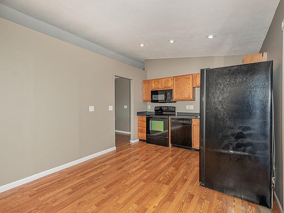 3rd image of 3642 Mitten Dr
