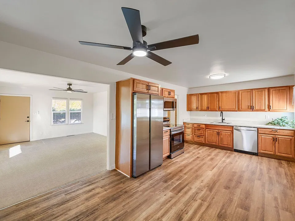 3833 Linda Vista Ln